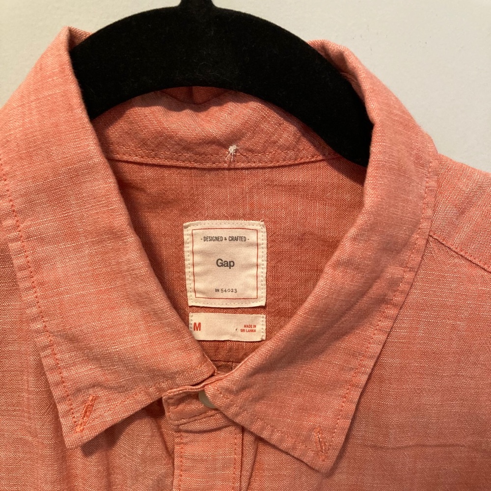 Gap light weight button down